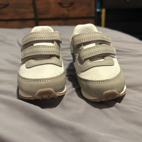 CAT & JACK KIDS SNEAKERS - Picture 4 of 7